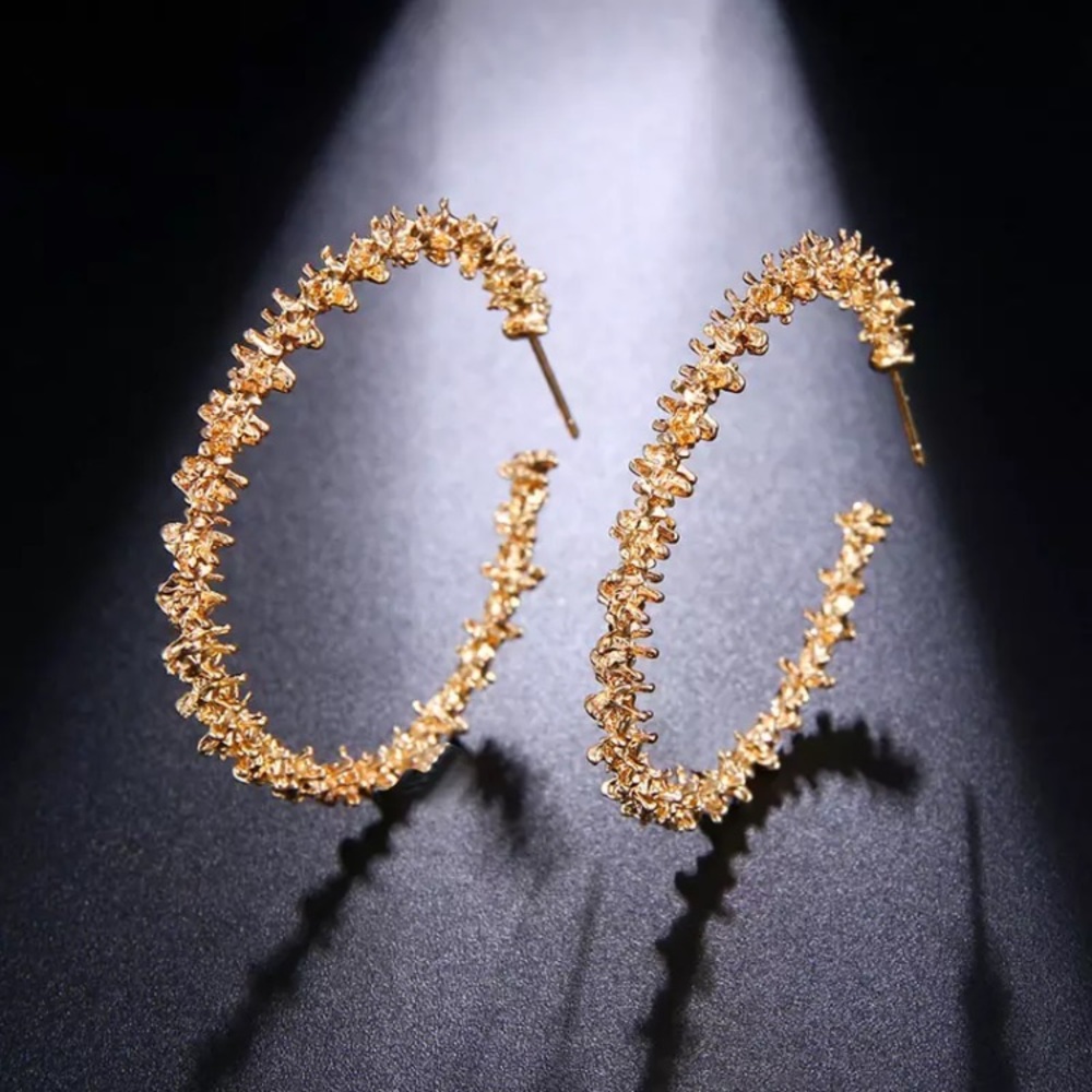 ⚜️[𝟯/$𝟮𝟴]⚜️Big Golden Hoop Fancy Earrings New - Picture 2 of 11